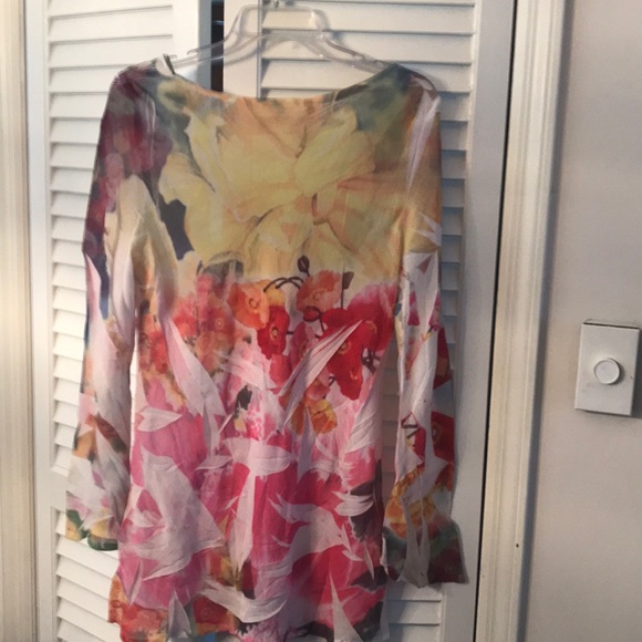 Brilliant color blouse. - Picture 2 of 5